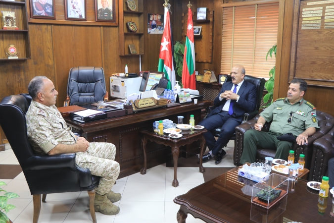 وفد عسكري فلسطيني يزور القيادة العامة ومديرية الإعلام العسكري