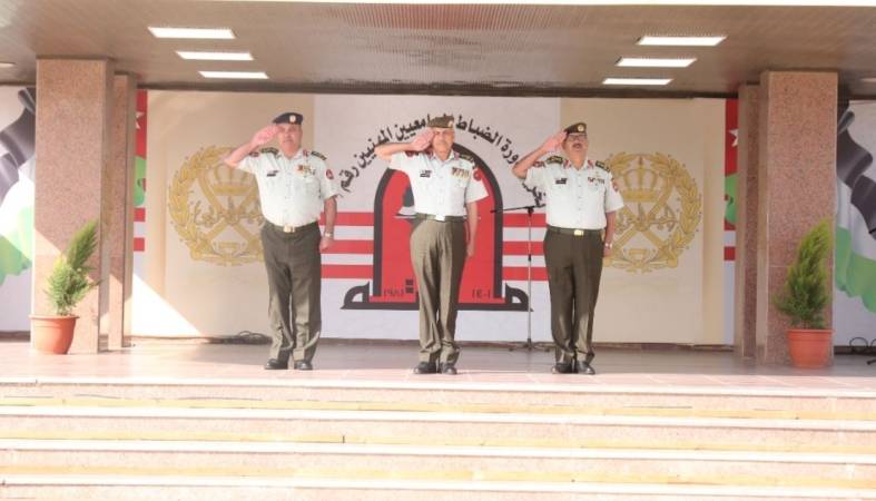 تخريج دورة الضباط الجامعيين المهنيين للذكور