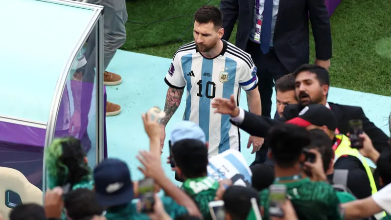 موتى وأشباح.. صحف الأرجنتين تهاجم لاعبيها بعد السقوط أمام السعودية