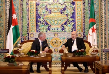 الملك يصل إلى الجزائر في زيارة دولة
