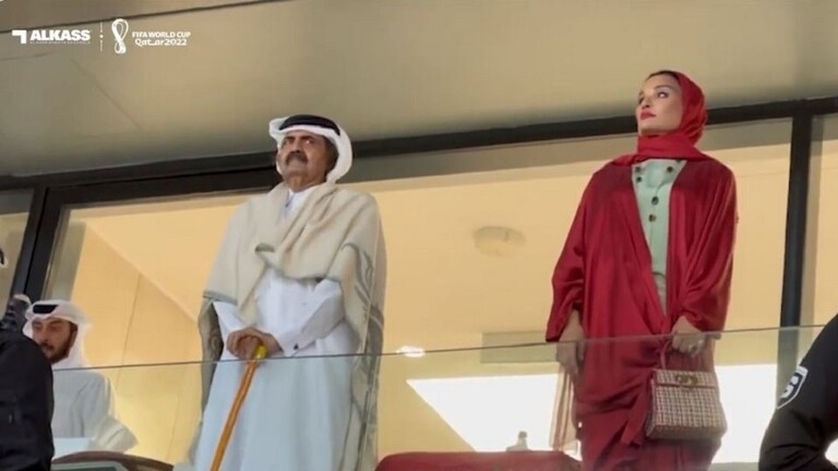 الأمير الوالد والشيخة موزا يشجعان المغرب في مونديال قطر (فيديو)