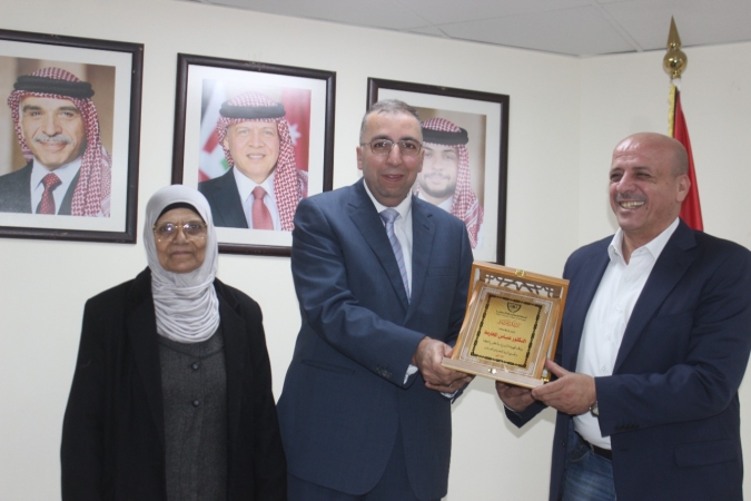 الكلية الجامعية للتكنولوجيا ـ  أبو علندا تكرم رئيس بلدية سحاب
