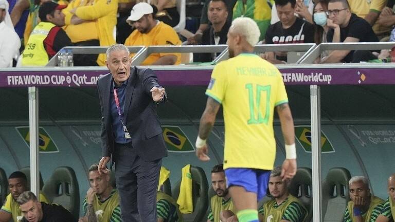 عصابة برازيلية تسطو على منزل تيتي .. وأحد أفرادها يترك رسالة