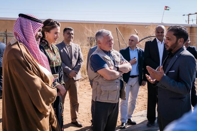 الملك يزور مشروعا زراعيا وجمعية سيدات في الديسة