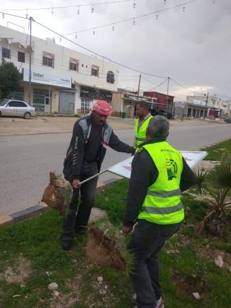 الأشغال تباشر بحملة لإزالة اللوحات الإعلانية المخالفة