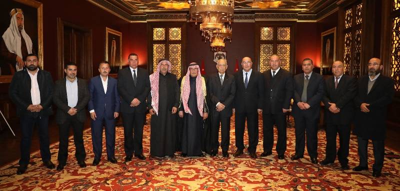 رئيس الديوان الملكي يلتقي مع وجهاء وضباط متقاعدين وابناء عشيرة السميرات العموش