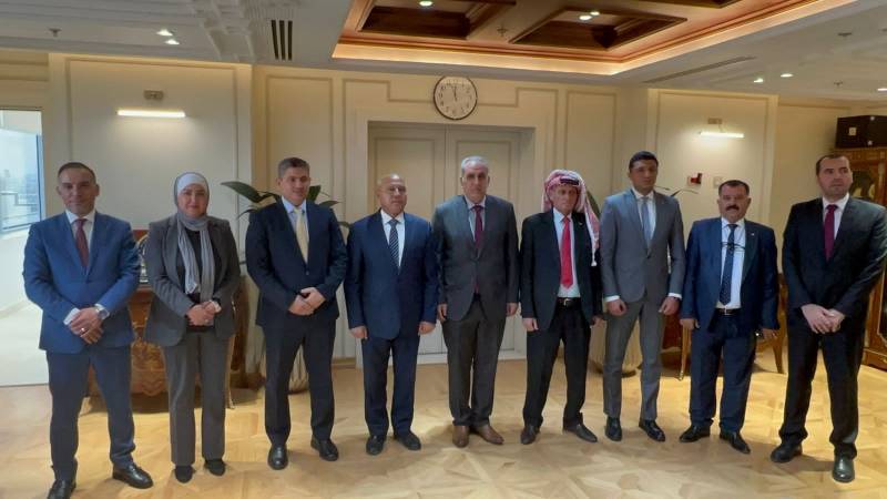 وفد نيابي يلتقي وزير النقل المصري