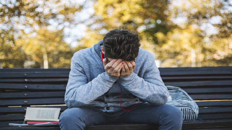 دراسات شتى وأدلة متزايدة تؤكد كيف يمكن للحزن أن يدمر جسمك وعقلك