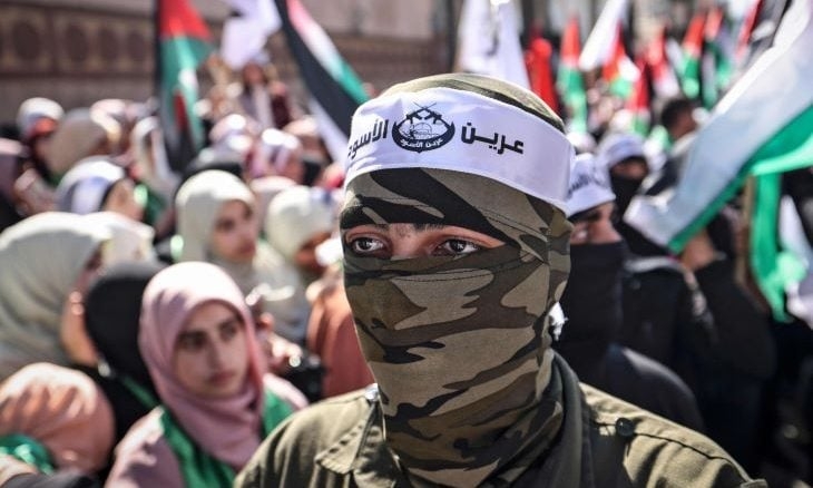 فورن بوليسي: مقاومة فلسطينية جديدة أزمت السلطة أكثر وأربكت الاحتلال