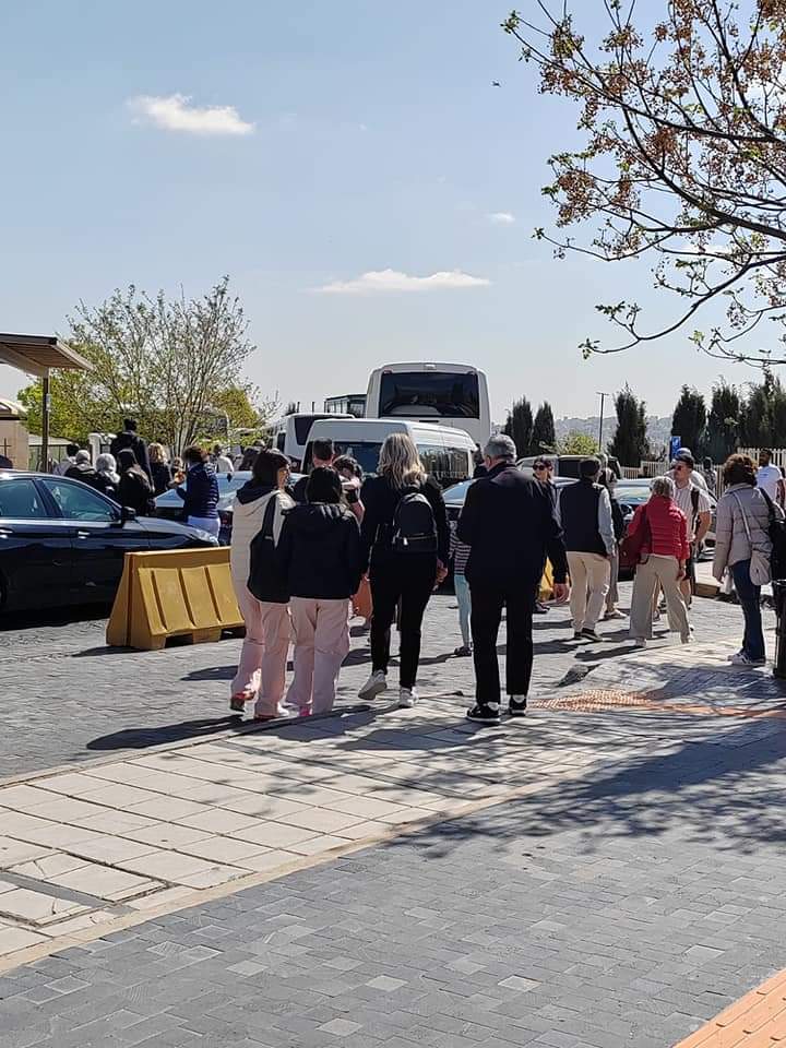 حركة سياحية نشطة في جبل القلعة (صور)