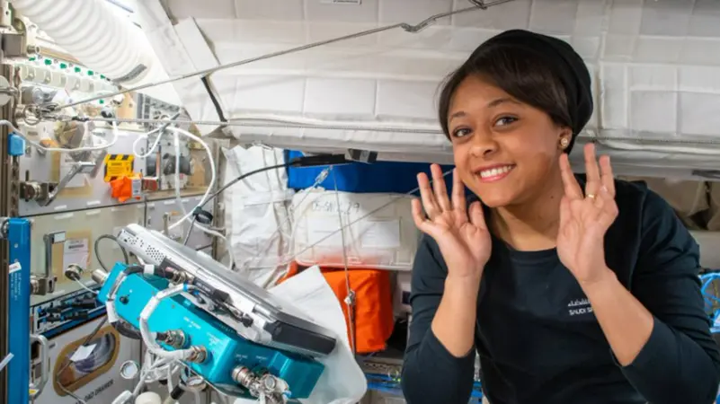 حلّقوا معي.. ماذا اصطحبت ريانة برناوي معها للفضاء؟