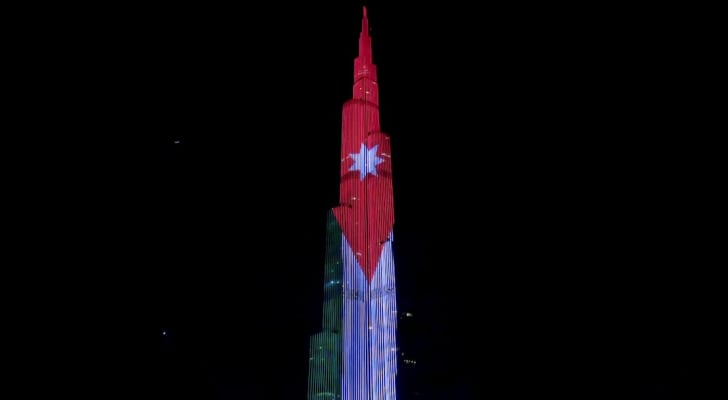 برج خليفة يضيء بالعلم الأردني احتفالا بعيد الاستقلال الـ 77