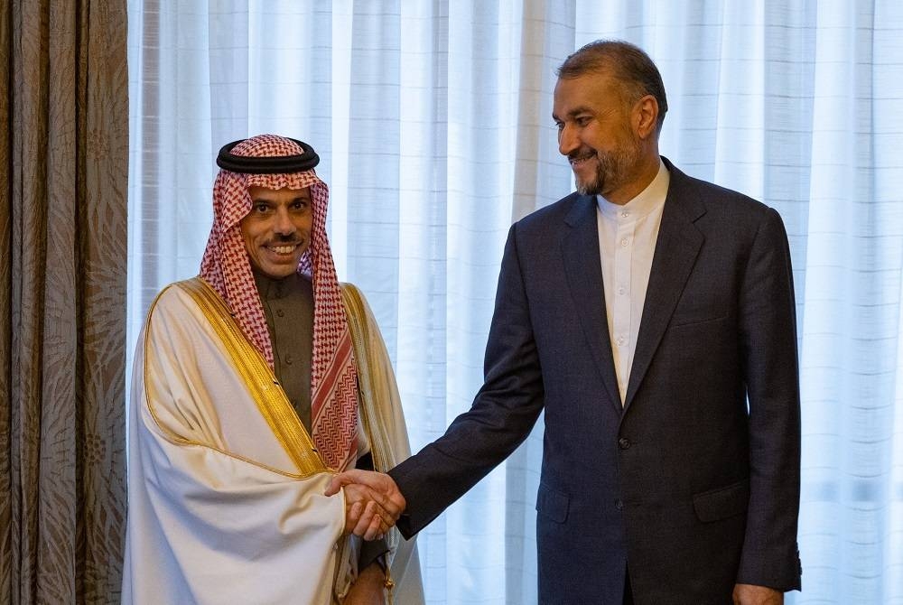 وزير الخارجية السعودي يبحث مع نظيره الإيراني خطوات تنفيذ الاتفاق بين البلدين