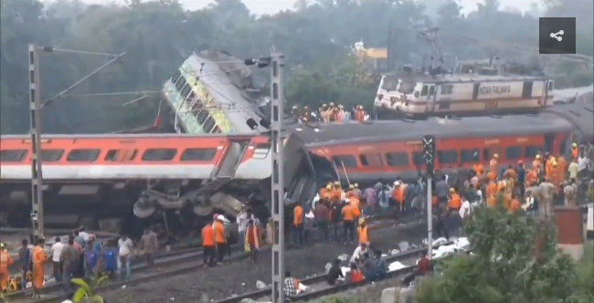 السلطات الهندية: ارتفاع حصيلة قتلى حادث القطارات إلى 288