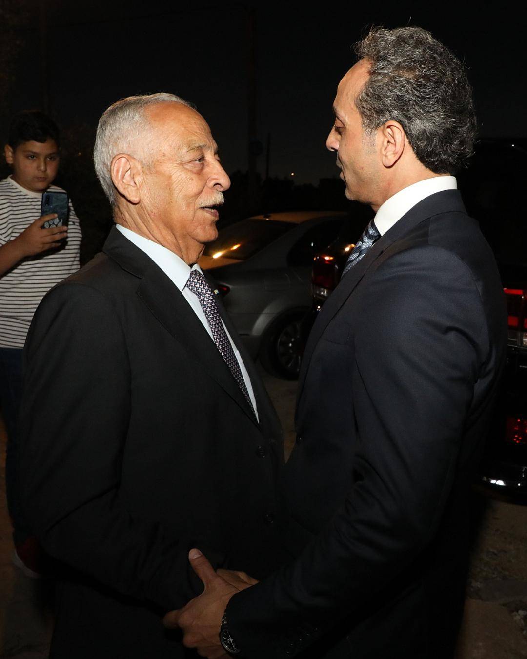 رئيس الديوان الملكي الهاشمي يقدم واجب العزاء بوفاة والدة المحامي محمد قطيشات