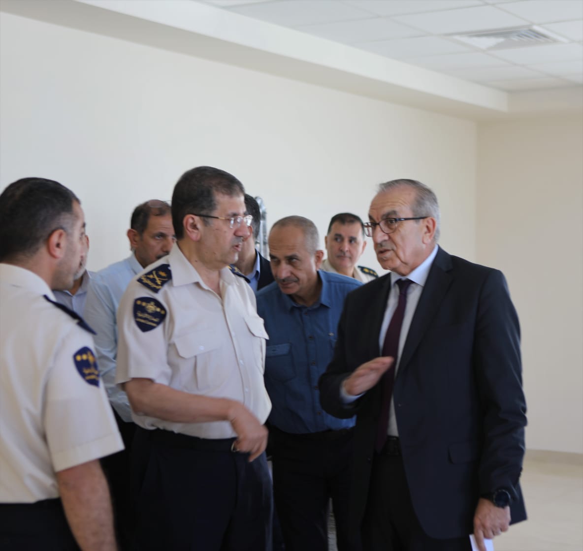 وزير الأشغال ومدير الجمارك خلال جولة تفقدية اطلعا خلالها على سير الأعمال في جمرك الماضونة