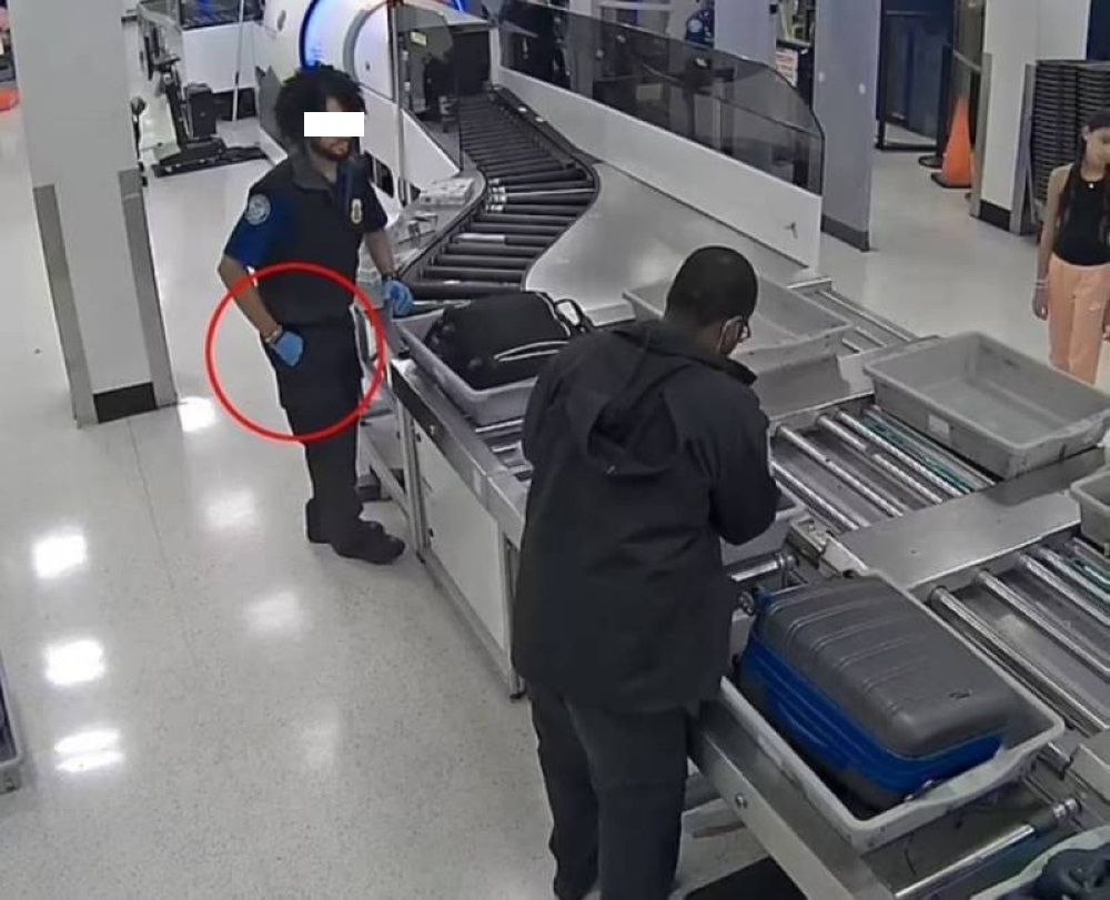 فيديو يرصد عناصر الأمن في مطار ميامي خلال سرقة حقائب المسافرين