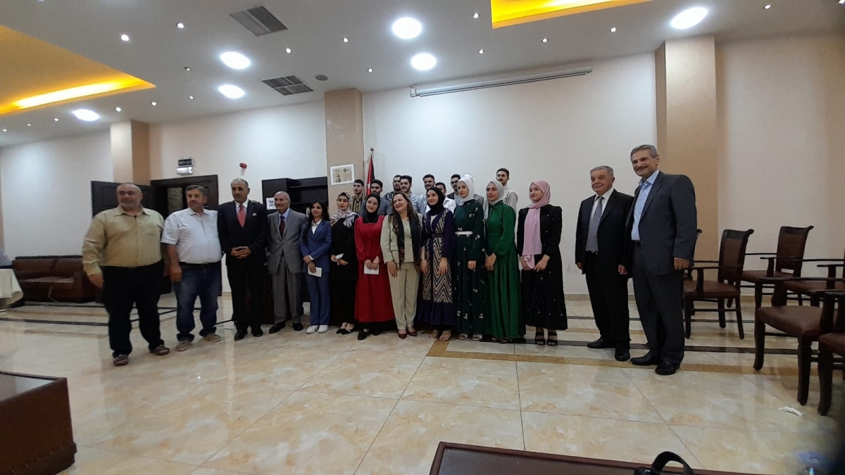جمعية صلاح الدين الايوبي تكرم كوكبة من أبناء العشيرة الكردية بمناسبة نجاحهم بالثانوية العامة