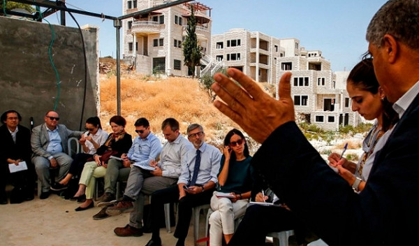 الاحتلال يمنع وزراء خارجية أوروبيين من زيارة قرى فلسطينية