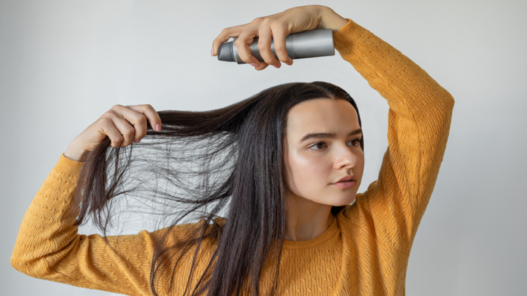 دراسة مثيرة للقلق تحذر من ارتباط منتجات تصفيف الشعر بالعقم!