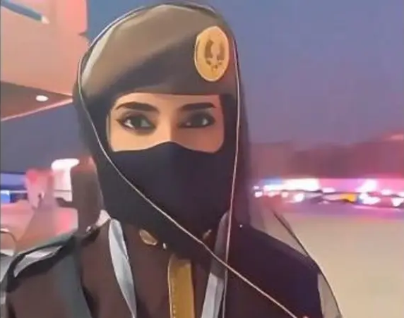 أول شابة سعودية تعمل في دورية هجانة أمنية.. تخطف الأنظار