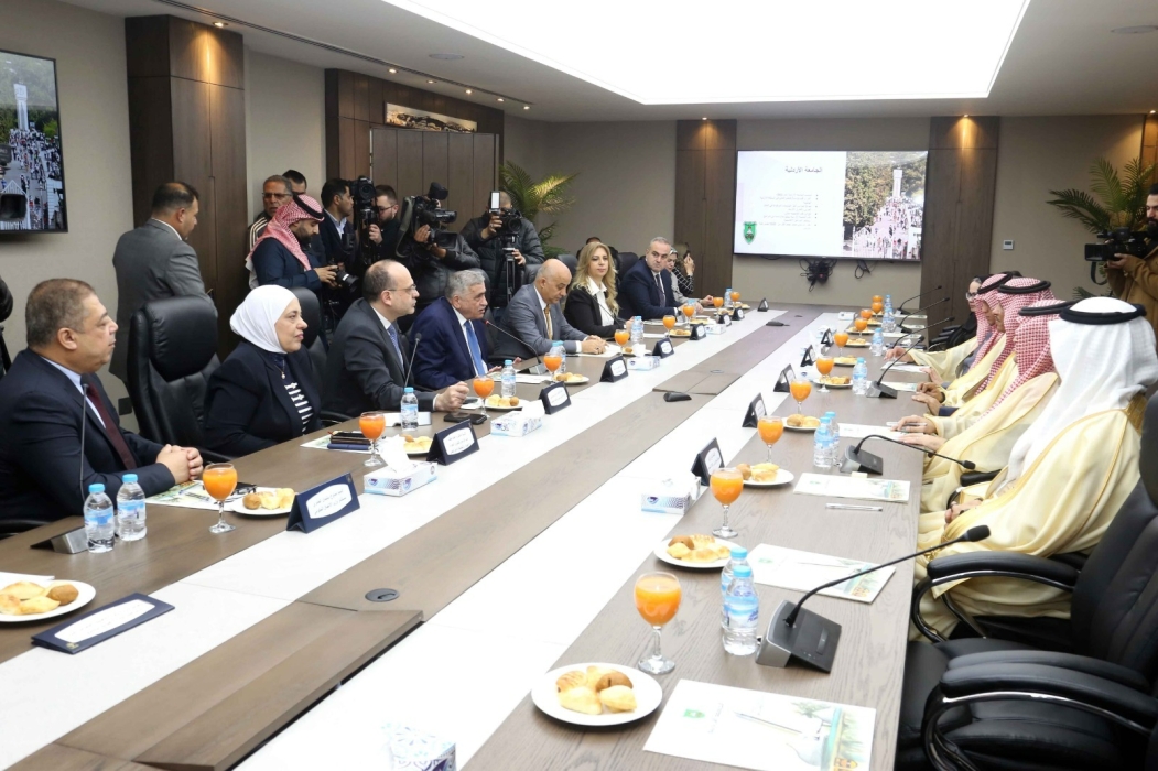 رئيس الأردنية يبحث ووزير الإعلام السعودي تعزيز التعاون بمجالالتربية الإعلامية