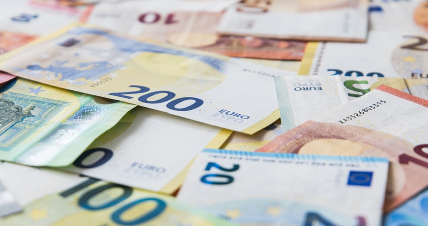 ارتفاع  الاسترليني أمام الدولار واليورو