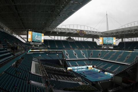 خروج لاعبين أمريكيين بارزين من بطولة ميامي المفتوحة للتنس