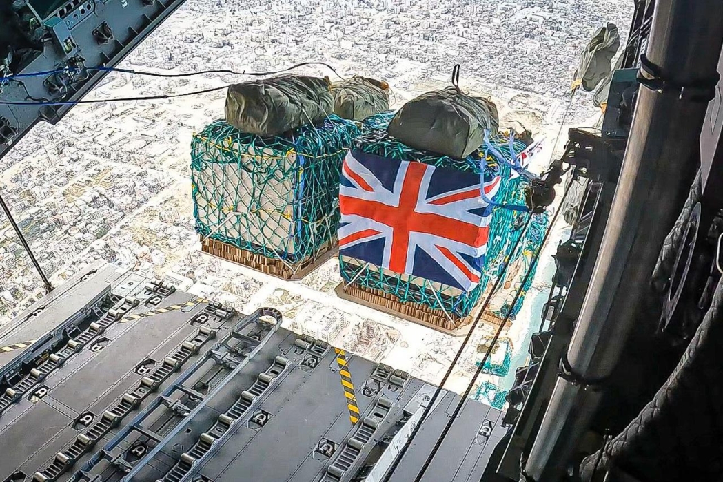 القوات الجوية البريطانية والأردنية تُنزل 10 أطنان من الإمدادات الغذائية من الجو للمدنيين في غزة