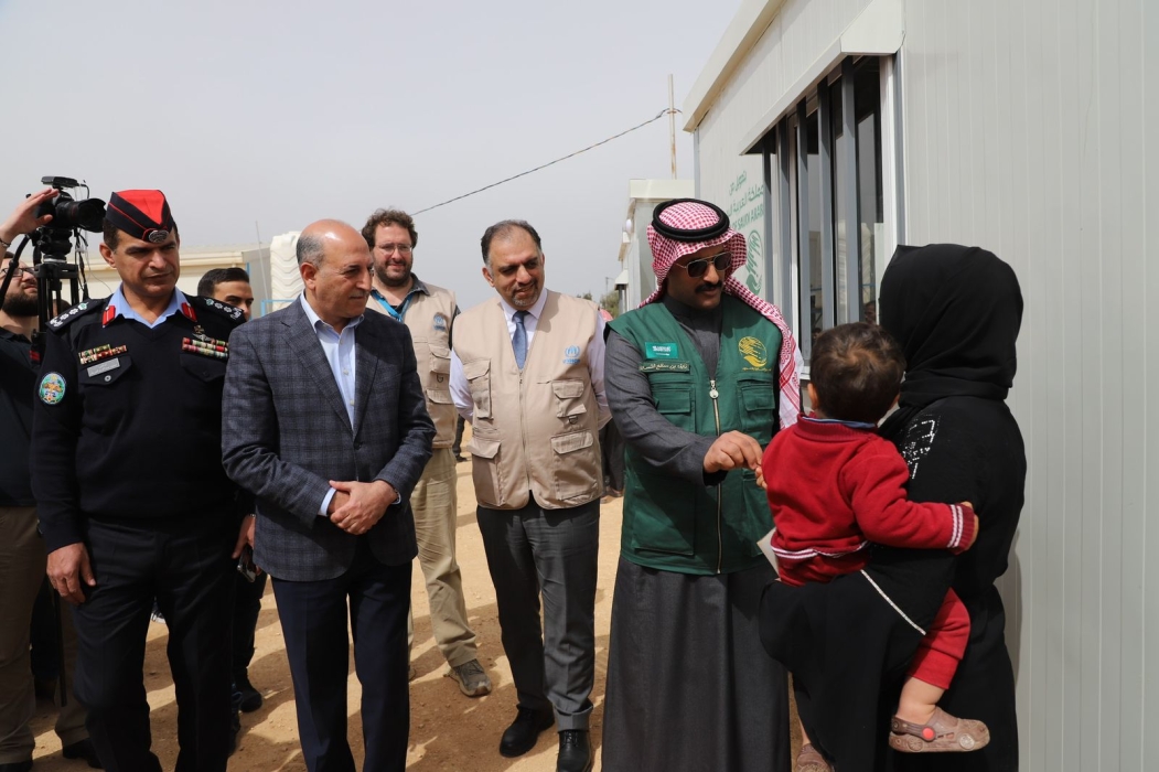 مركز الملك سلمان للاغاثة والهيئة الخيرية الهاشمية يدشنان مشروع تأمين الكرا فانات داخل مخيم الزعتري المفرق