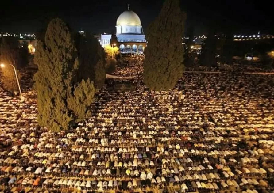 150 ألف مصل يؤدون العشاء والتراويح في المسجد الأقصى المبارك