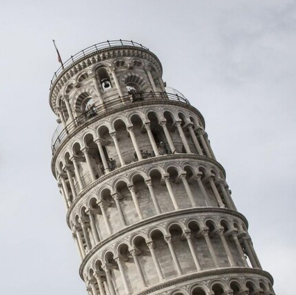 برج مائل آخر في إيطاليا قد يسقط بالفعل! (صور)