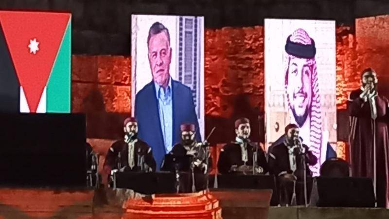 أناشيد العشق الهاشمي تعانق سبيل الحوريات في وسط العاصمة عمان