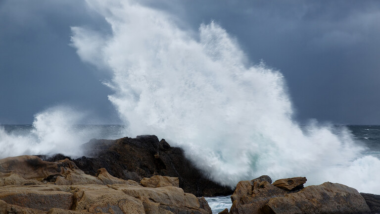 دراسة: أمواج المحيط ترسل مركبات كيميائية أبدية إلى الأرض ترتبط بأمراض خطيرة