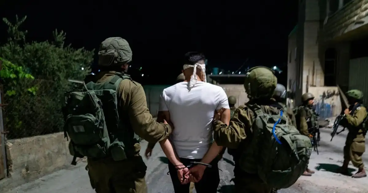 الاحتلال يعتقل 25 فلسطينيا بالضفة الغربية