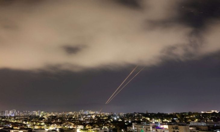 لوموند: إسرائيل في مأزق بعد الهجوم الإيراني