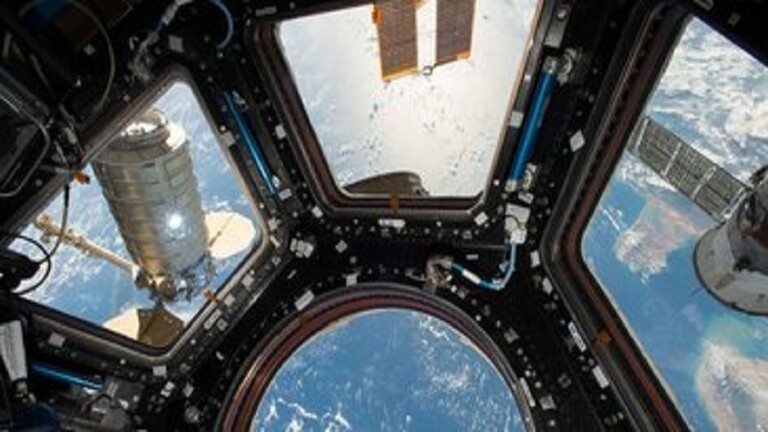روسيا تخطط لتطوير زجاج فائق المتانة لنوافذ محطة الفضاء الروسية بحلول عام 2026