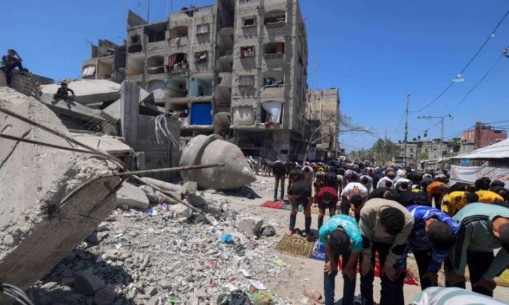 جيش الاحتلال يواصل الهجمات الدامية ضد غزة.. تدمير منازل فوق رؤوس ساكنيها و عودة الحديث عن اجتياح رفح