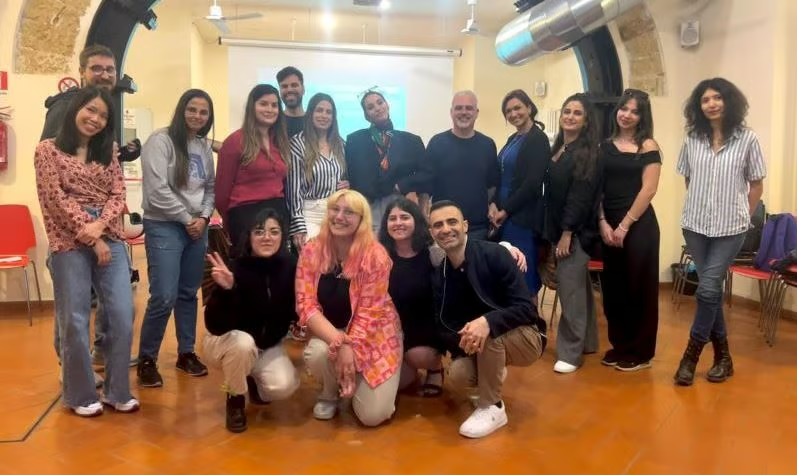 قادة مجتمع الشباب الفاعل ينعقد في باليرمو، إيطاليا