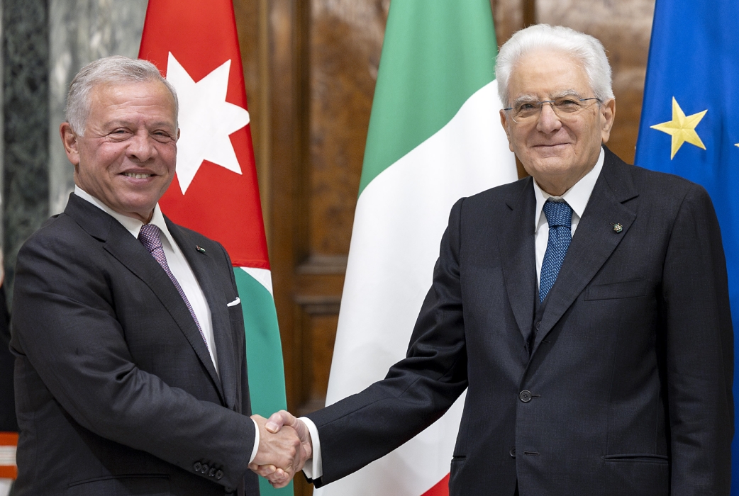 جلالته يعقد لقاء مع الرئيس الإيطالي ويؤكد ضرورة وقف الكارثة الإنسانية في غزة