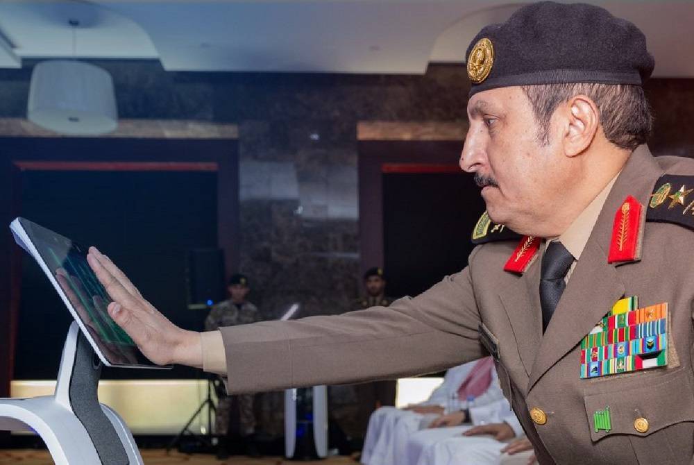 «أبشر السعودية » تتيح الإبلاغ عن الاحتيال المالي على بطاقات «مدى».. وتمديد مهلة سداد المخالفات