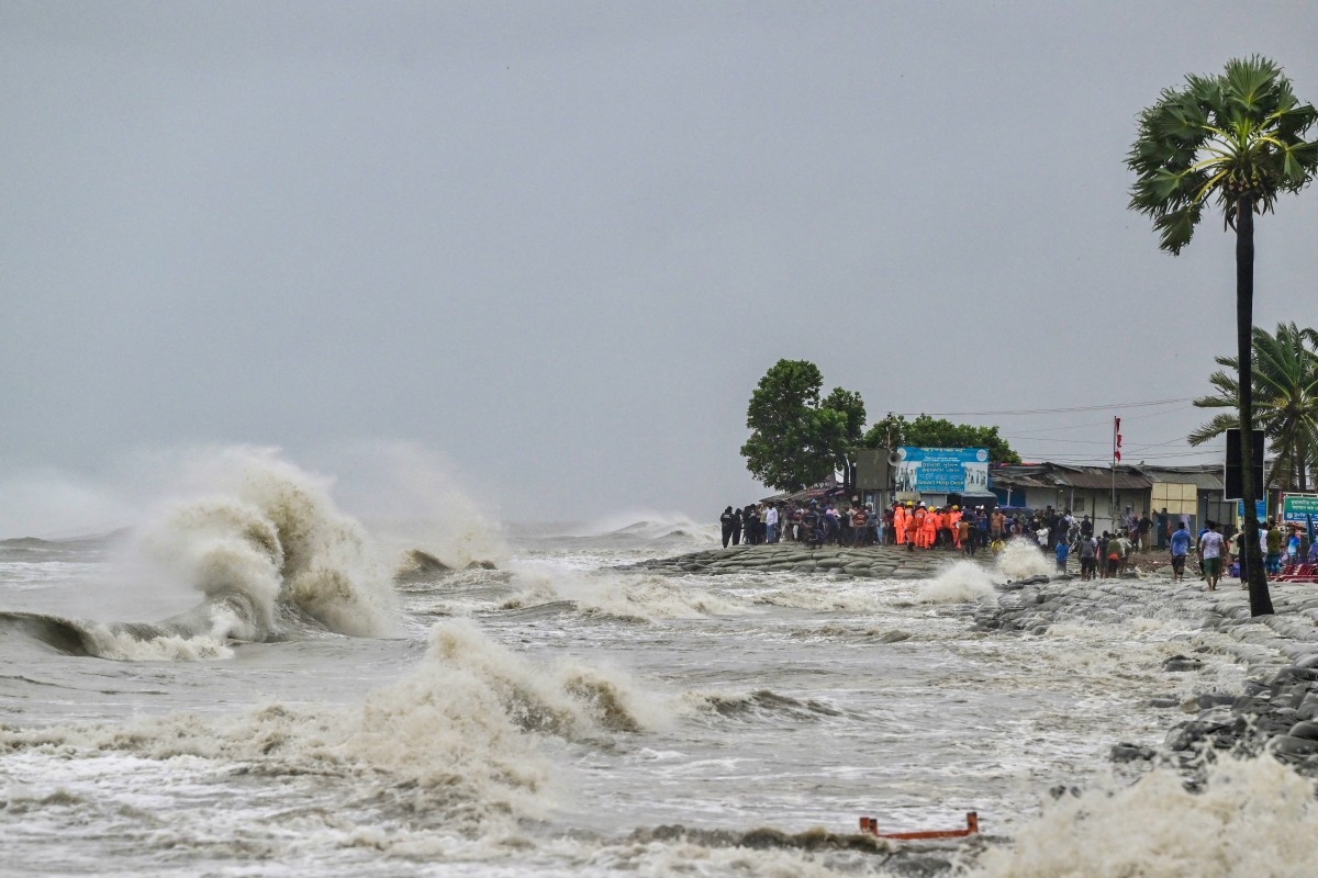 بنغلادش: إعصار عنيف يدفع نحو مليون شخص لمغادرة قراهم الساحلية