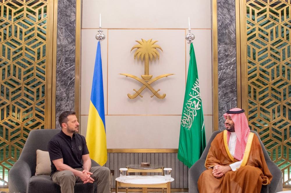 ولي العهد السعودي لزيلينسكي: المملكة تدعم الجهود الرامية لحل الأزمة الأوكرانية ـ الروسية