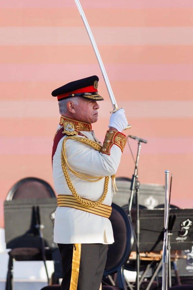 الدكتور نواف العجارمة يكتب رمزيّة السيف والحقّ المصون