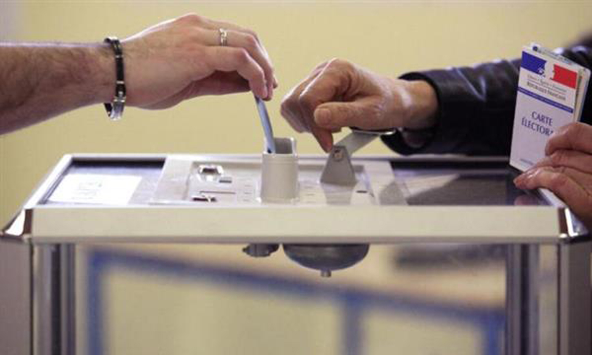 الفرنسيون يدلون بأصواتهم في الجولة الأولى من الانتخابات البرلمانية