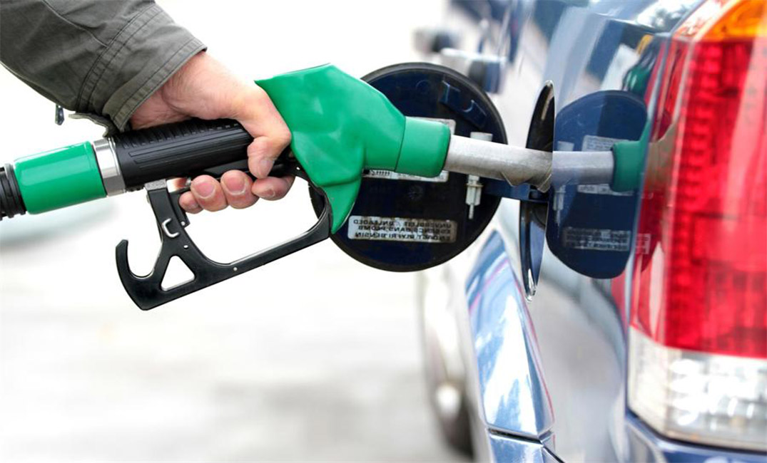 تخفيض أسعار البنزين بنوعيه ورفع سعر الديزل لشهر تموز المقبل