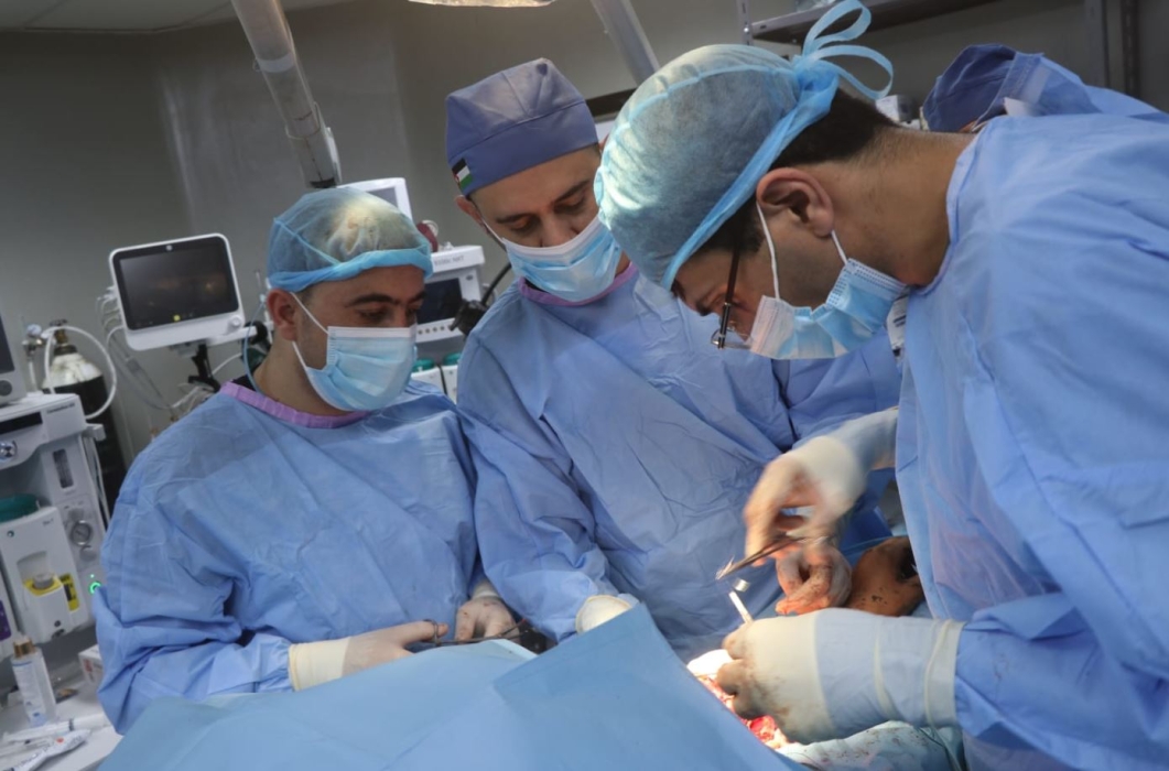 طواقم المستشفى الميداني الأردني غزة78 تستخرج شظية من جمجمة طفل
