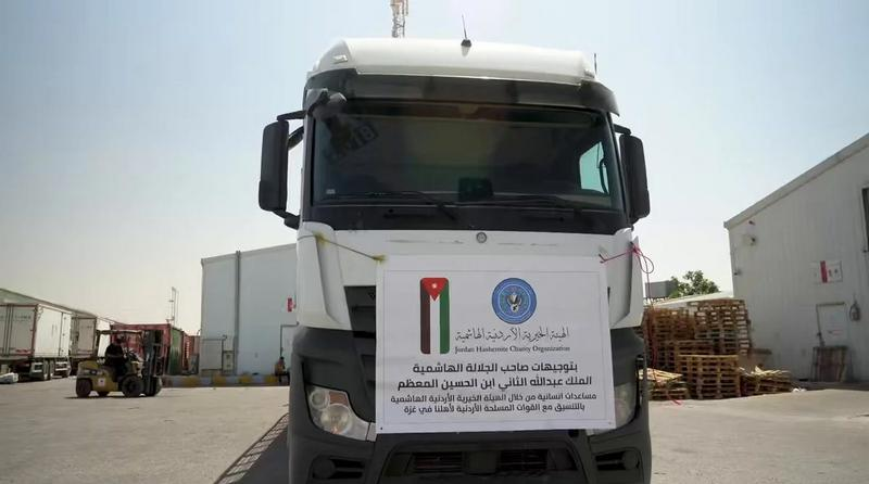 50 شاحنة عبرت مساعدات إنسانية جديدة للأهل في شمال غزة
