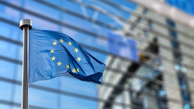 المفوضية الأوروبية تقدم 1.5 مليار يورو إلى أوكرانيا