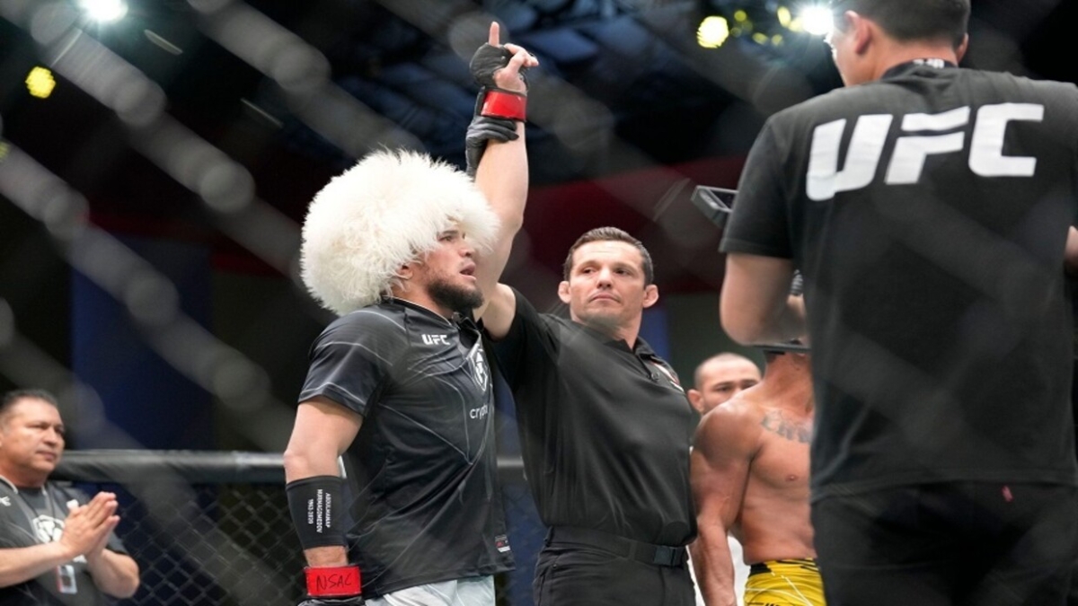 المقاتل الروسي عمر نورمحمدوف يوجه إنذارا شديد اللهجة لمنظمة UFC للفنون القتالية المختلطة